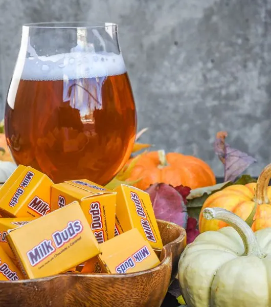 Milk Duds borostyánsörrel' title='Maradt Halloween cukorka és sör párosítás