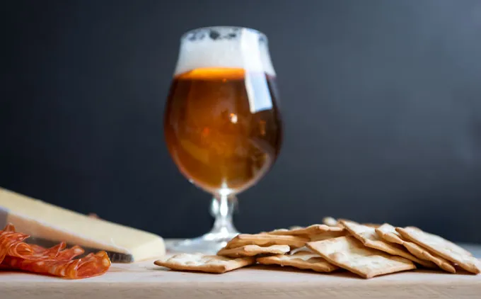 Gouda en Salame' title='Hoe u een winterbierkaas kunt hosten