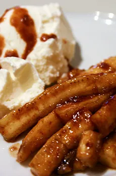 Plátanos Foster' title='6 combinaciones clásicas de cajún para Mardi Gras