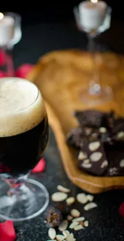 Suklaa viikunan mantelikuori suklaa stoutilla' title='Amorin opas: Aphrodisiacs rakastaa askarteluolutta