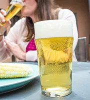 Maiskolben mit Lagerbier' title='Grillmasters: Kombinieren Sie Craft Beer mit Ihren Lieblingsgerichten vom Grill