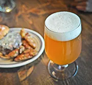 Cheeseburger' title='Grillmasters: Kombinieren Sie Craft Beer mit Ihren Lieblingsgerichten vom Grill