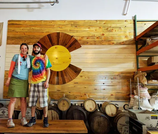 Denver Beer Hike Finish Line' title='Finne fellesskap til fots: Min 100-mile Denver Brew Hike