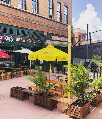 Yonkers Brewing Co.' title='In viaggio sui binari: birrifici della NY Hudson Valley vicino alla linea ferroviaria Metro North