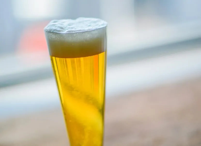 láger világos sör pilseni pohárban' decoding='async' title='Hír