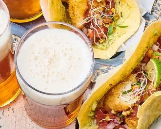 Overhead von IPA-Bieren und Tacos' decoding='async' title='Unsere Lieblingsrezepte für Kürbisbier