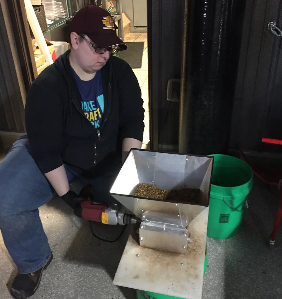 tiffany davidson' title='Inspiration Science Education aide les femmes à découvrir des emplois dans le secteur de la bière dans le Michigan