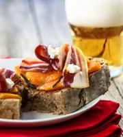 Cerveza artesanal y cordero