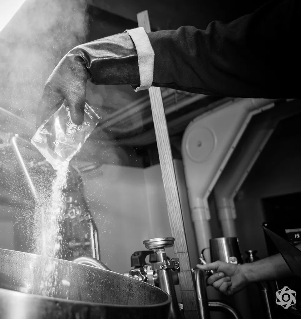 kiipeävä liituolut' title='Limey Unicorn olut, joka on valmistettu kalliokiipeilyliitulla