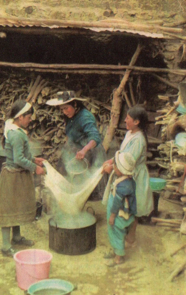 A képen a Chicha sört készítő nők láthatók. (Public Domain)' title='A nők sörfőzéshez való hozzájárulásának fejlődő szerepe