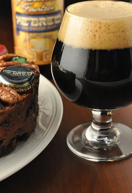 クラフトビールとフルーツケーキ' title='スパイスビール: ホリデーの伝統