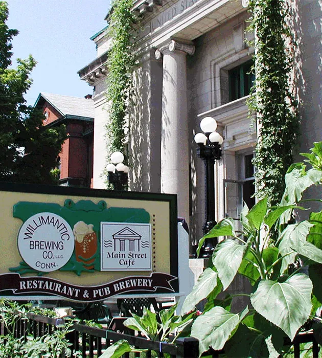 윌리맨틱 브루잉' title='역사적인 건물에 있는 양조장 12곳: 과거를 되살리고 복원하다