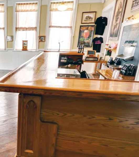 브레이커 브루잉' title='역사적인 건물에 있는 양조장 12곳: 과거를 되살리고 복원하다