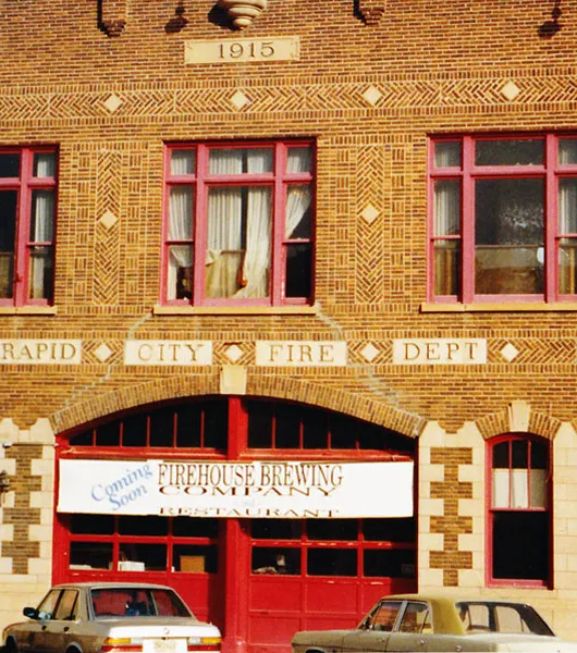 소방서 양조' title='역사적인 건물에 있는 양조장 12곳: 과거를 되살리고 복원하다