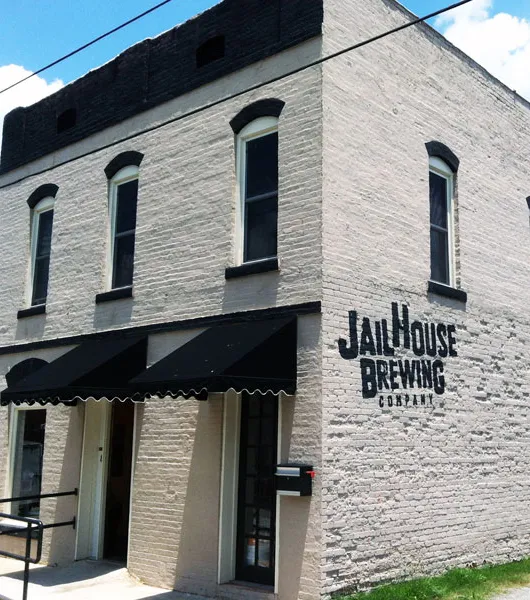 감옥 양조' title='역사적인 건물에 있는 양조장 12곳: 과거를 되살리고 복원하다