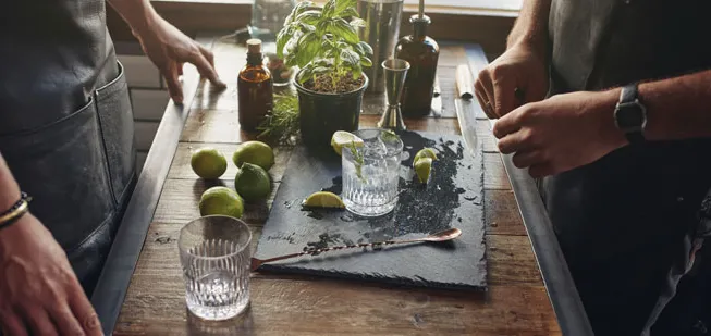 クラフトビールとクラフトスピリッツ' title='二つの工芸の物語: クラフトビールとクラフトスピリッツ