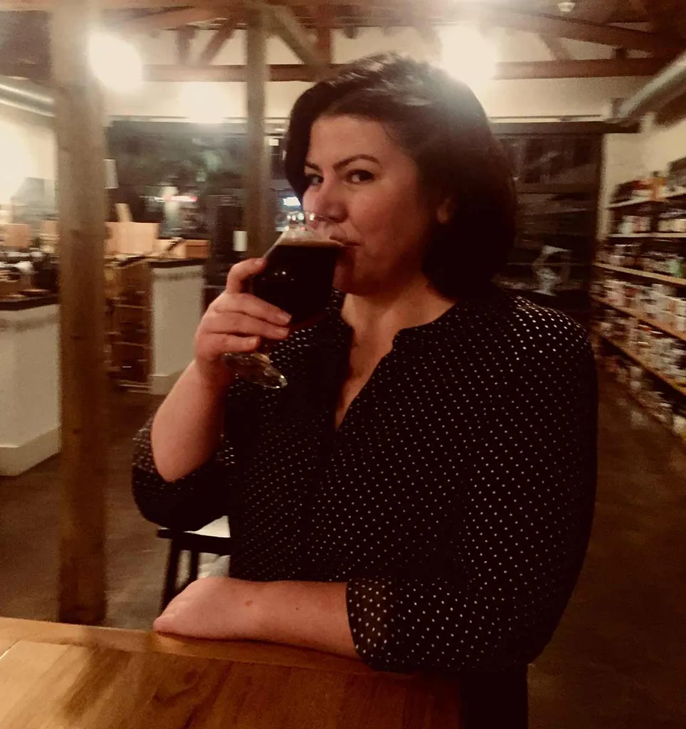 Alexia Ryan sörlány' title='A nők virágoznak az atlantai kézműves sörben