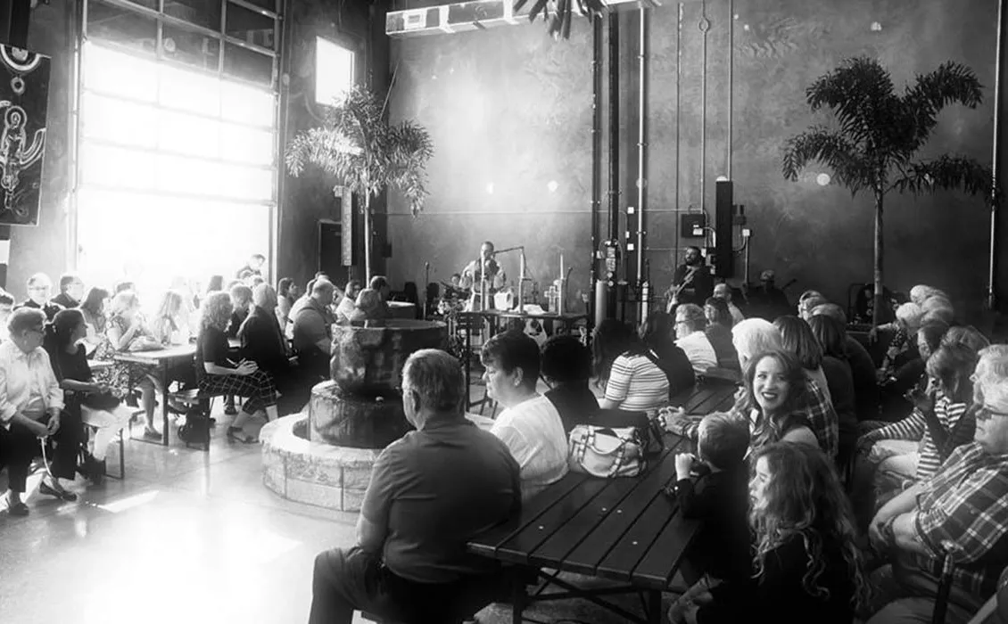 Connecter les communautés à travers les églises et les brasseries artisanales