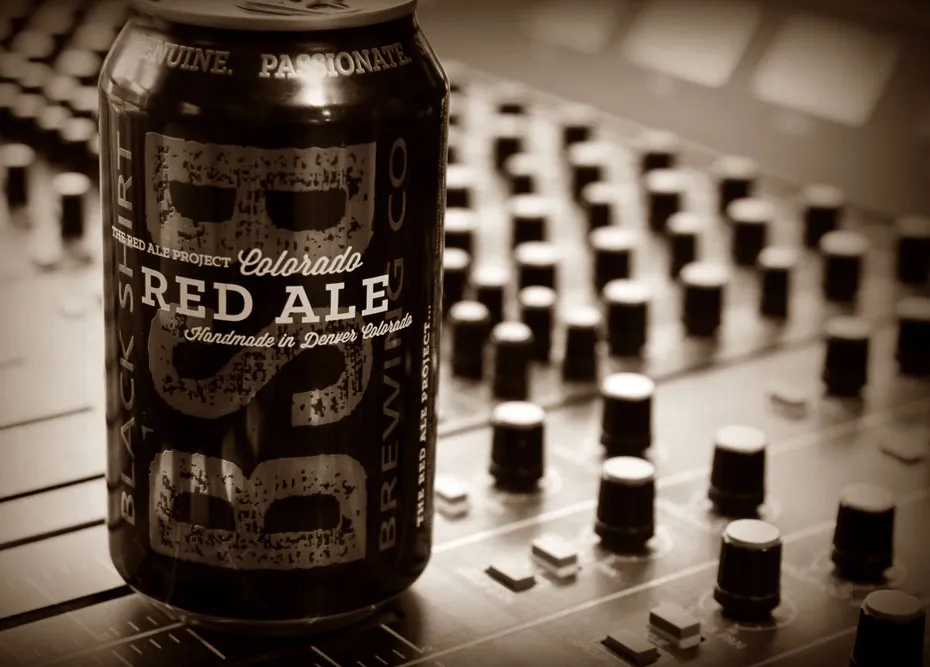 Schwarzes Hemdbrauen' title='Craft-Brauereien blicken über das Bier hinaus