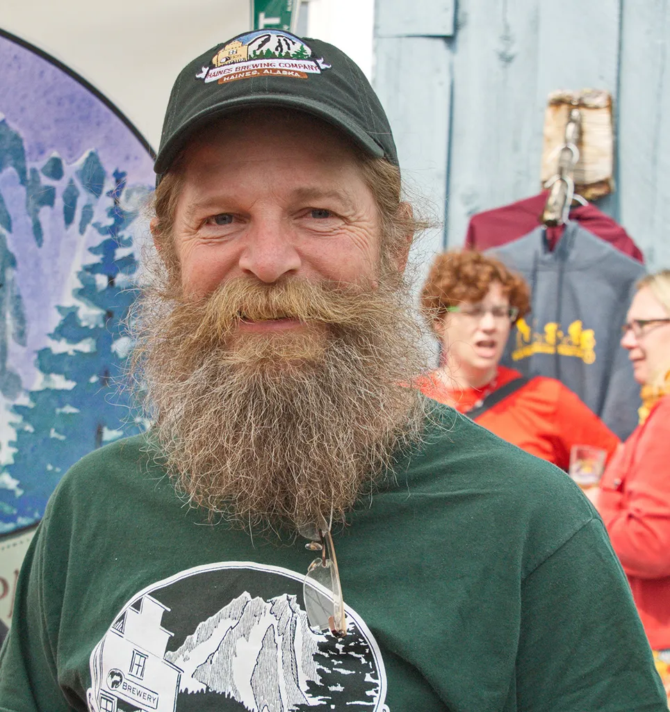 Paul Wheeler Haines produce la birra in Alaska' title='Bere locale in uno dei luoghi più remoti della Terra: l'Alaska