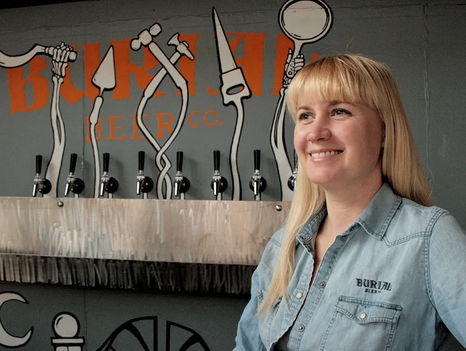 Jess Riser temetési sör' title='8 kézműves sörből készült nő, aki most jó hírt ad