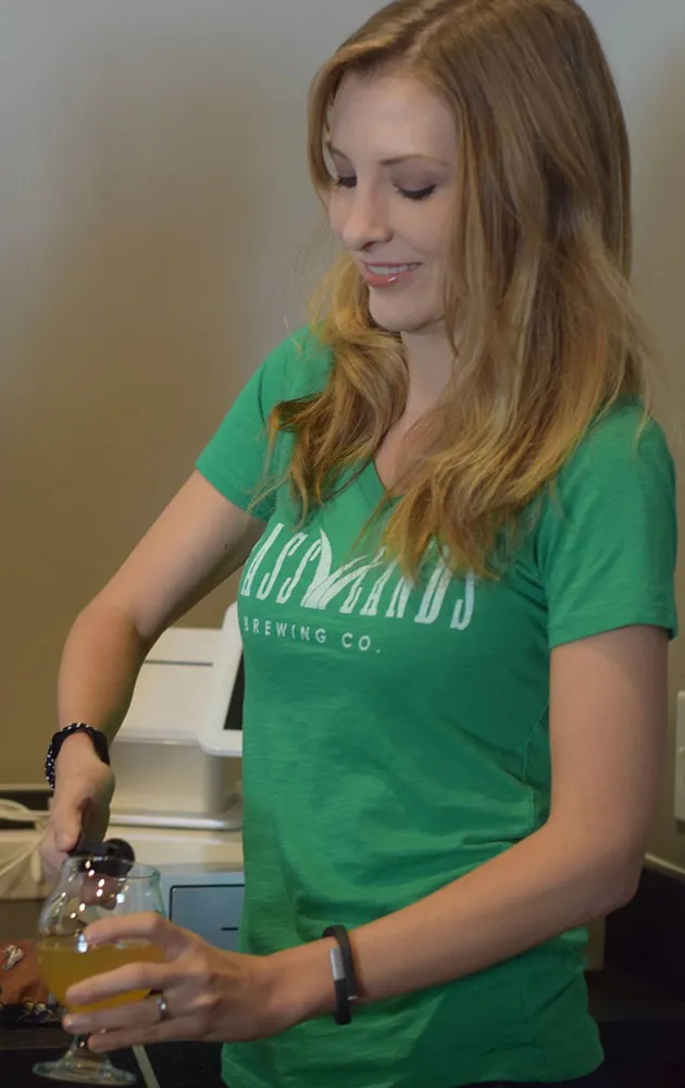 Saralyn Grass' title='8 kézműves sörből készült nő, aki most jó hírt ad