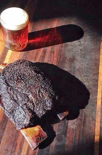 Barbecue de ville natale à New York' title='5 restaurants de Brooklyn avec des listes de bières incroyables