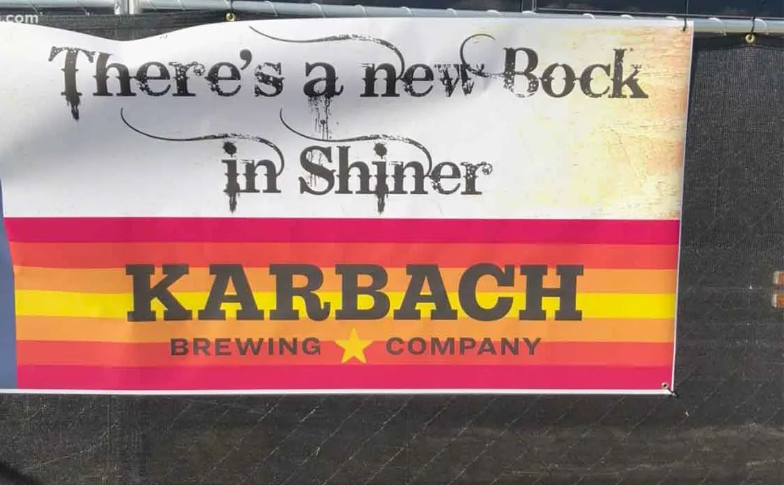 bandera de karbach cervecería bock' title='Texas Craft Brewery se defiende: 'Ese no es Shiner Bock, mis amigos' (Actualización)