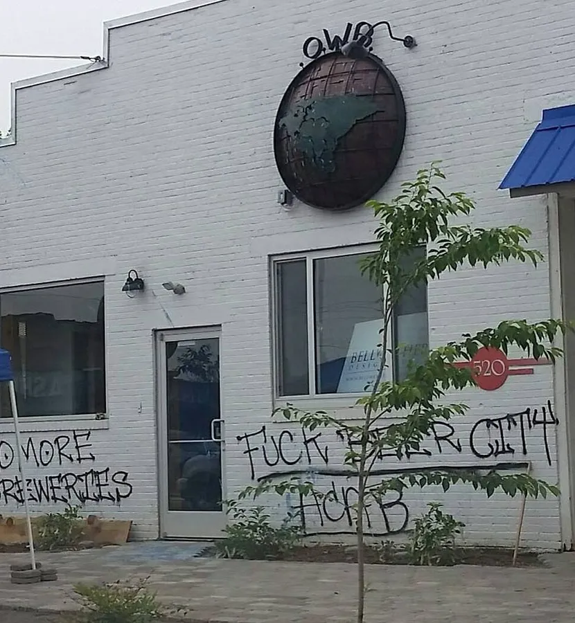 en verdensbrygning vandaliserede' title='Ashevilles One World Brewing reagerer på anti-bryggerihærværk