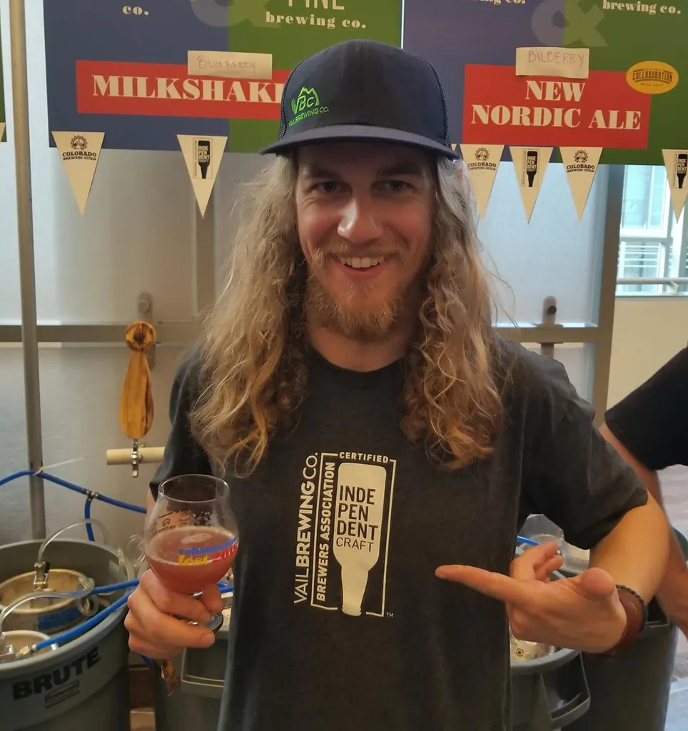 独立したクラフトビールのシールTシャツ' title='シカゴ・ホワイトソックス、ビッグ・ビア傘下のグースアイランド醸造所との「クラフトビール」契約を発表