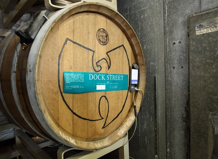 Dock Street Beer jäser till 24/7 Loop of Wu Tang