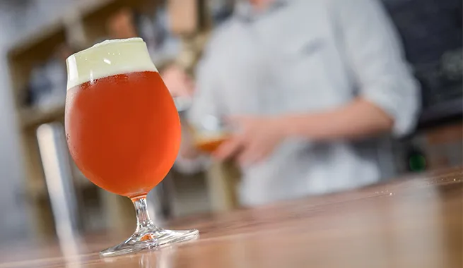 cerveza limpia' title='La importancia de la cristalería limpia de la cerveza