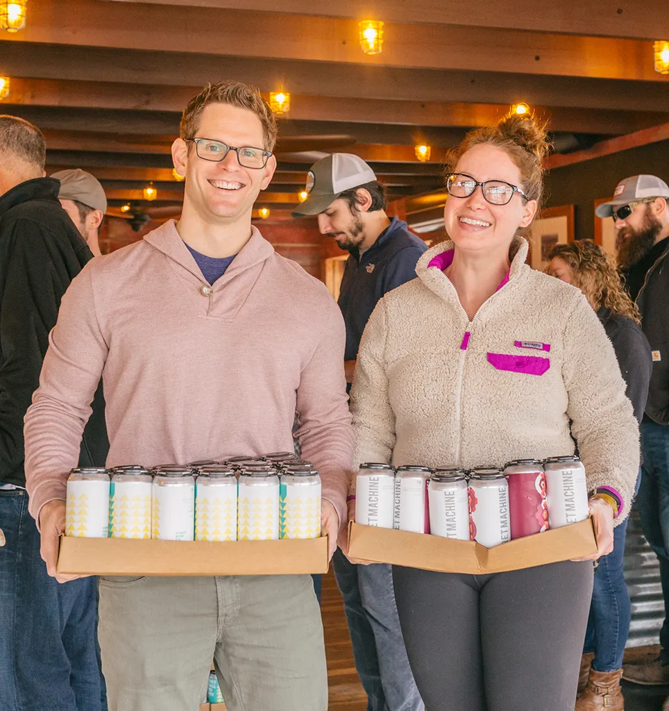 dewey-olutyhtiö' title='Pienen panimon ensimmäisen suuren julkaisun kulissien takana