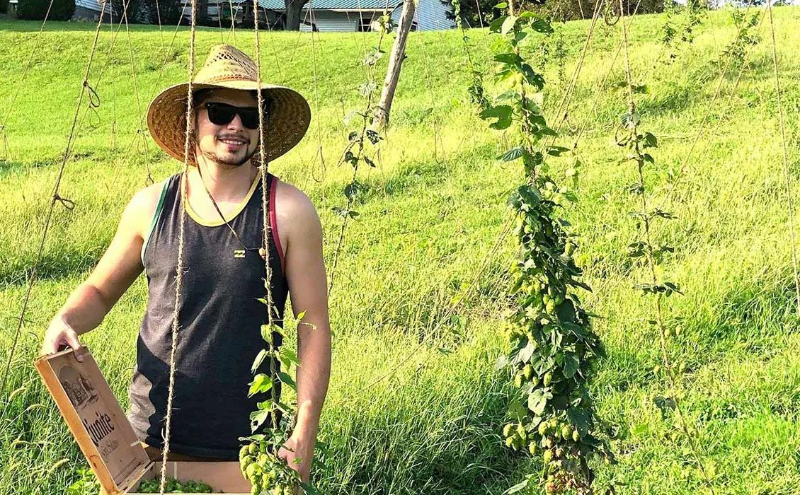 Il a vu la beauté dans une vieille grange. Il l'a transformé en brasserie