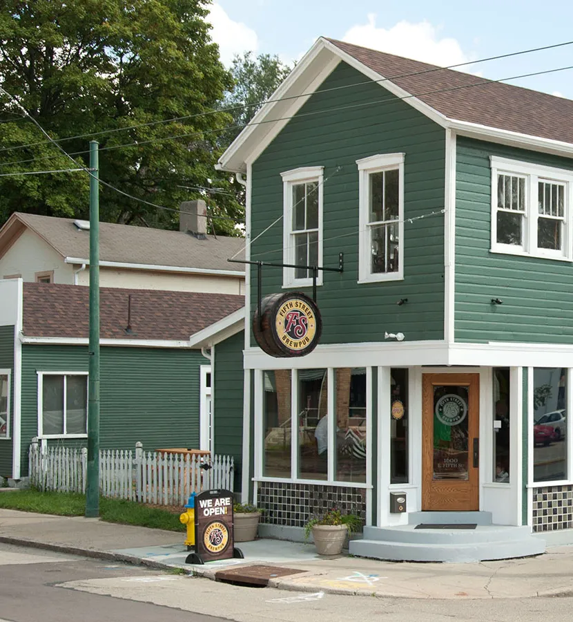 Birrificio cooperativo Fifth Street Brewpub' title='Fifth Street Brewpub: come i vicini hanno avviato un birrificio cooperativo