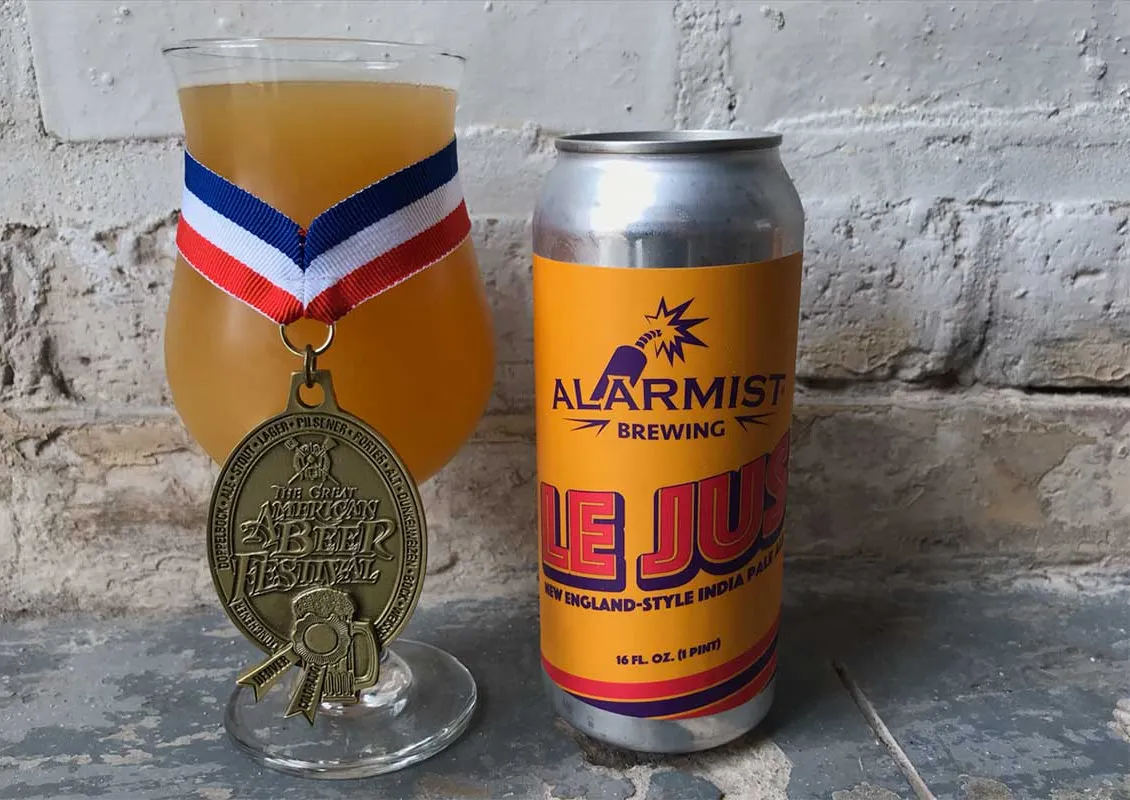le jus hazy ipa chicago' title='El viaje salvaje de la cervecería de Chicago por una madriguera de conejo IPA nebulosa hasta GABF Gold