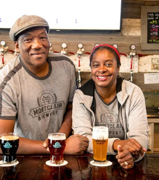 montclair bryggeri' title='Grundarna av Montclair Brewery firar kultur genom hantverksöl