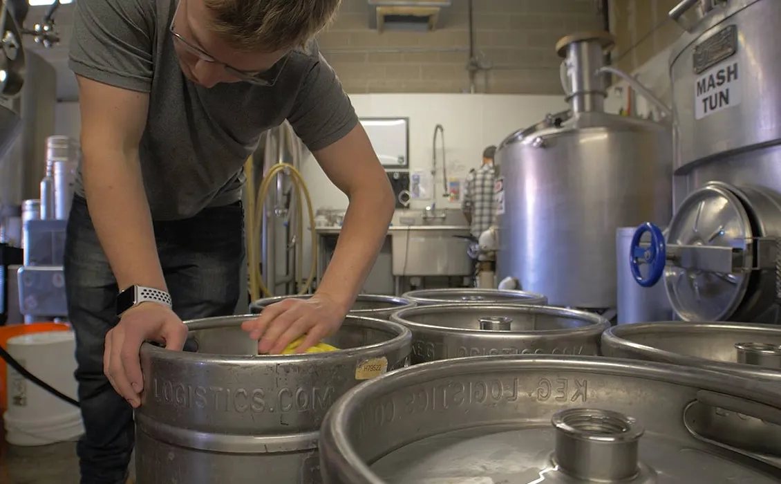 덴버의 Brewability Lab은 특별한 도움이 필요한 성인에게 직업과 목적을 제공합니다