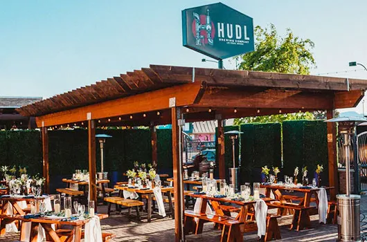 Hudl Brewing Terrasse außen' title='Vegas (Bier) Baby!