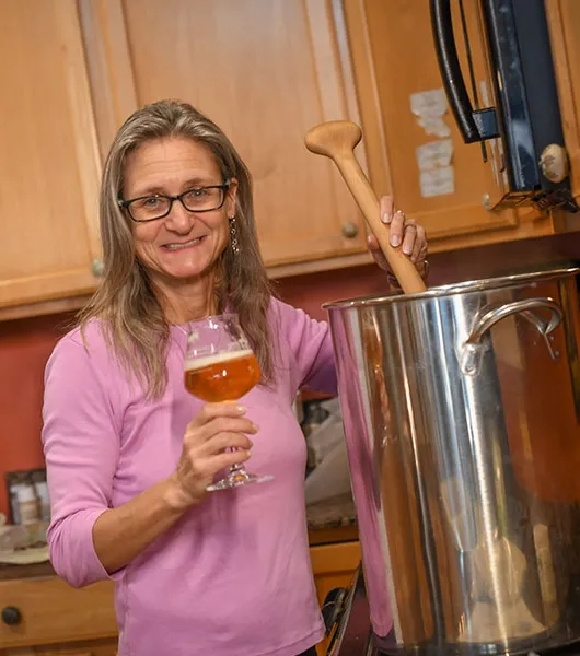 Julia Herzin kotipanimo' title='Voivatko naiset pelastaa kotipanimon?