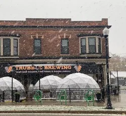 Außenterrasse der Trubble-Brauerei' title='Pints