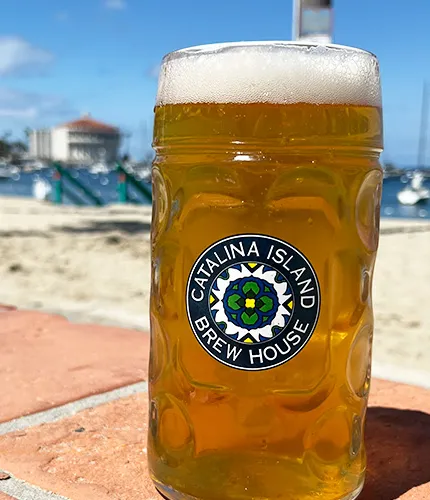 Catalina Island braut Bierkrug am Strand' title='Diese 19 Brauereien befinden sich auf US-Inseln