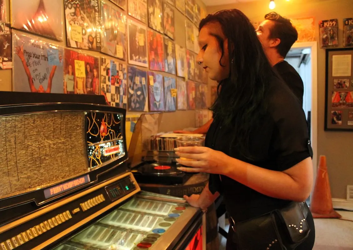 Verbrande Hickory Taproom' title='Volle kracht: Scott Hedeen van Burnt Hickory, de Punk Rock DIY Brewmaster