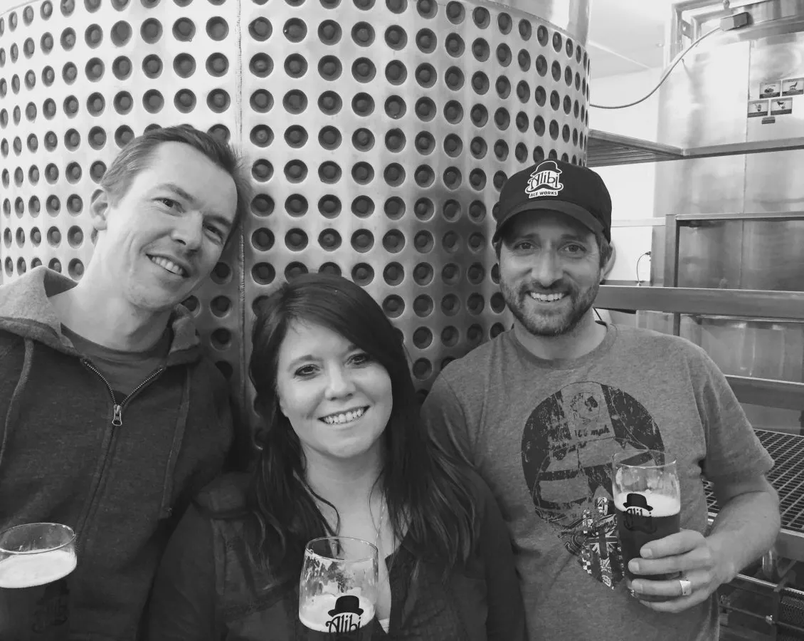 チームアリバイ' title='Full Pour: Alibi Ale Works の Kevin Drake が IPA なしで醸造所を建てる方法について語る