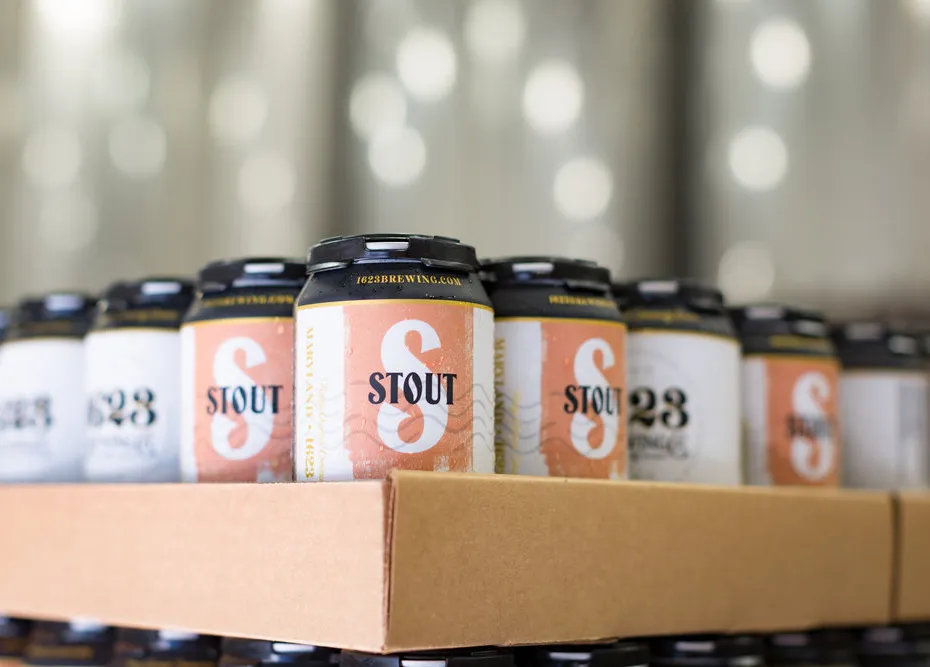 1623 Brewing Dry Irish Stout már kapható dobozokban; A négy fő sör egész éves kínálatát egészíti ki