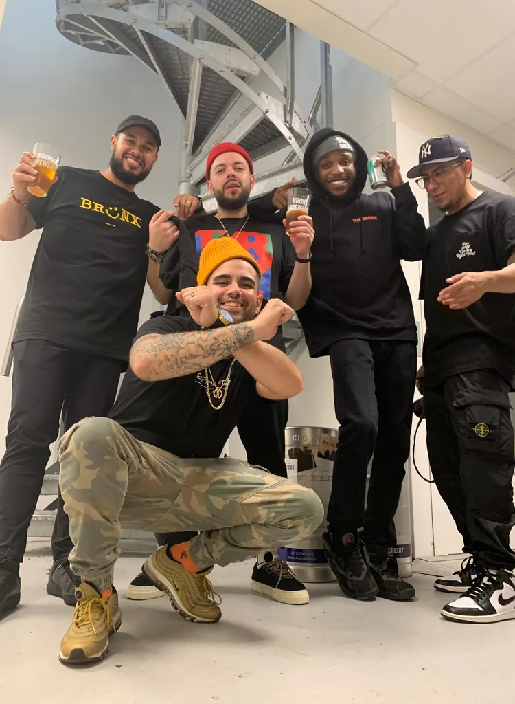 A bronxi sörfőzde ünnepli az új „Bronx Burger” megnyitását Svédországban