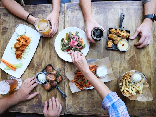 Karl Strauss Anaheim presenterar femrätters ölmiddag den 20 september