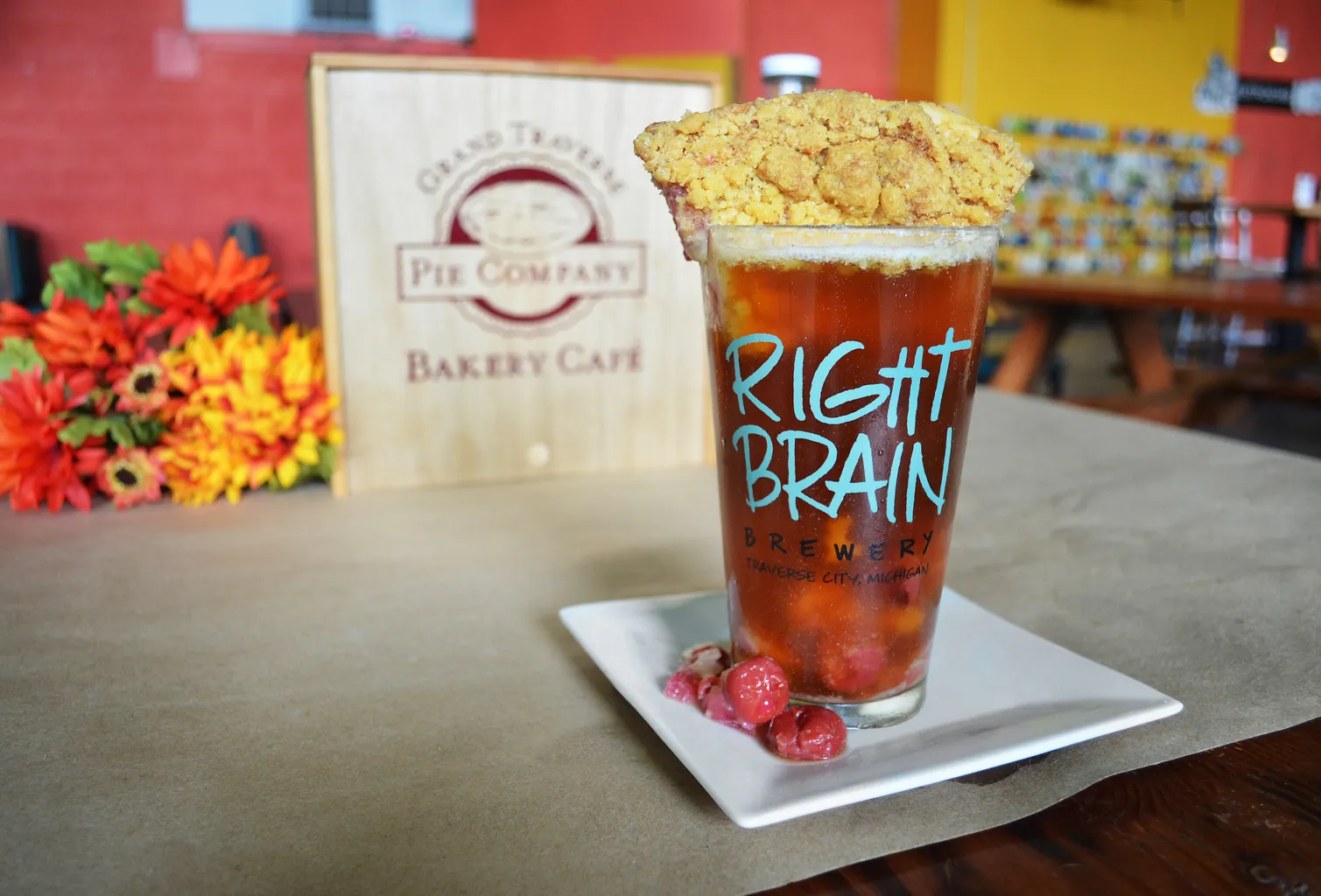 Right Brain Brewery debytoi 2016 Cherry Pie Whole Beer -olut