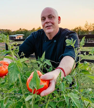 Az Hermitage Hill-i istálló kézműves sörfőzde bemutatja az új sous séfet, Robert Dedricket
