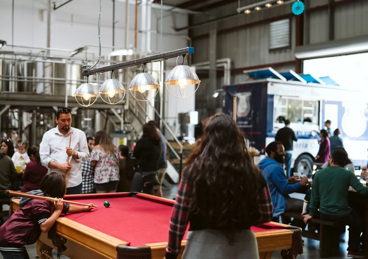 East Brother Beer juhlii SF Beer Week -olutviikkoa ja virstanpylväitä uusilla julkaisuilla